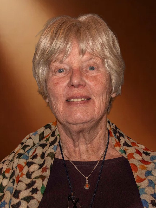   <strong style="color: #382133;">Ineke Spaanbroek-Castel</strong>