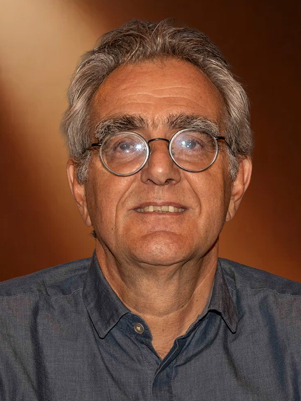   <strong style="color: #382133;">Hans Netburg</strong>