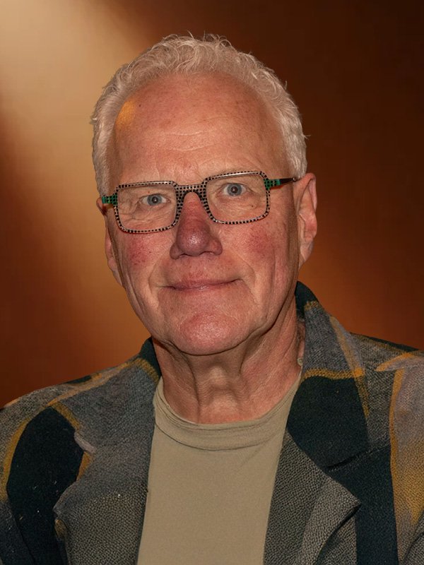   <strong style="color: #382133;">Piet de Bruin</strong>