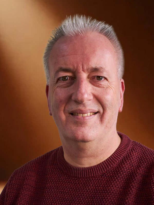   <strong style="color: #382133;">Berry Grooten</strong>